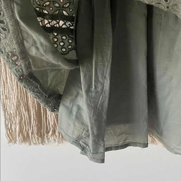 GAP Women's Sage Green Eyelet Dress - Picture 5 of 8